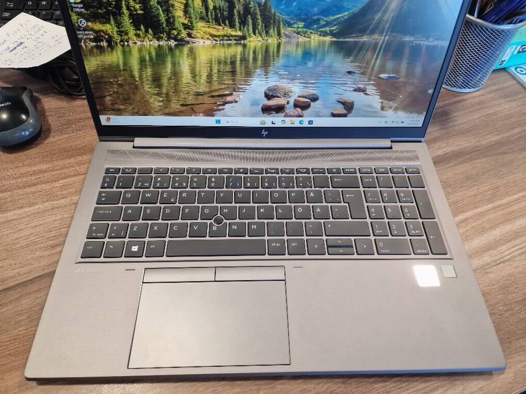 HP Zbook firefly 15G7/ i7/32gb/512/nvidia P520/NOV