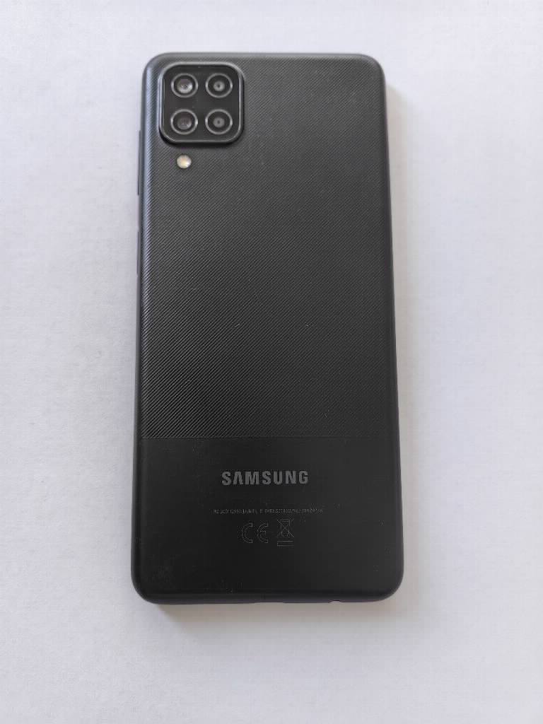 Samsung A12 64gb crni