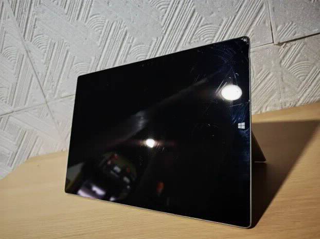 Microsoft Surface Pro 3 i7 4gen  8gb 256ssd