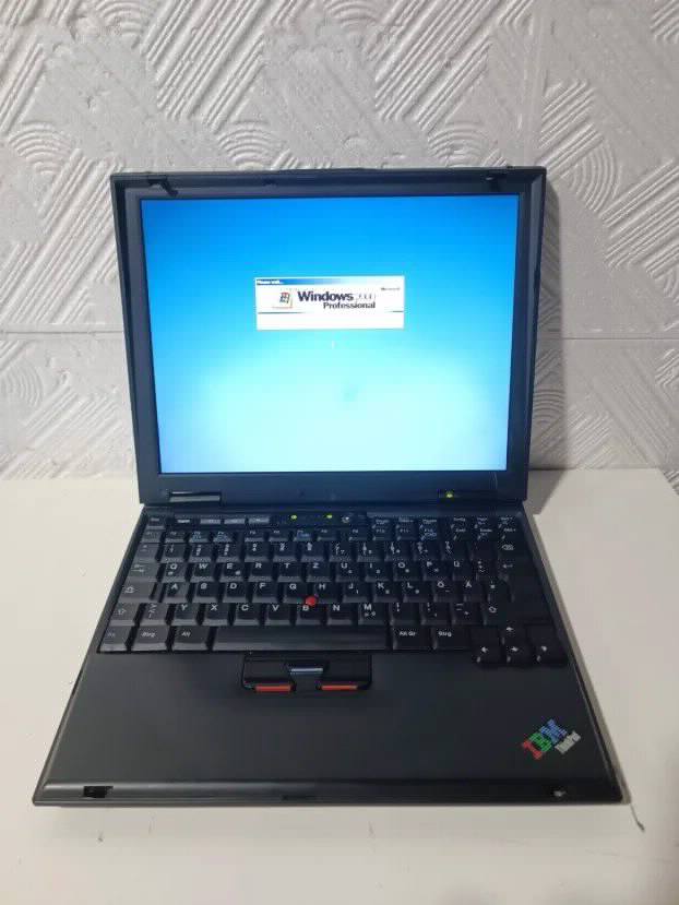 RETRO ibm X24 Pentium 3 392ram 40gb wifi bluetooth Win2000
