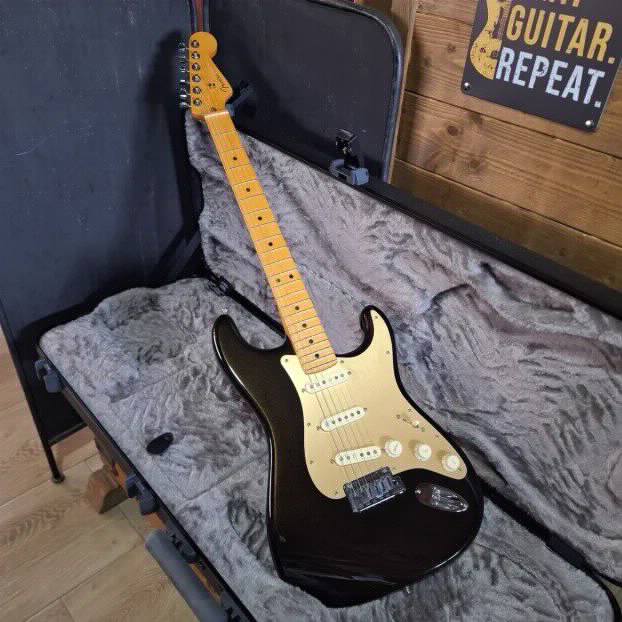 Fender American Ultra Stratocaster MN Texas Tea+Case-ZAMENA