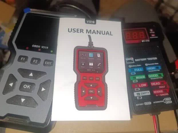 Komplet OBDII aparat V519 i Akumulator tester BT-172