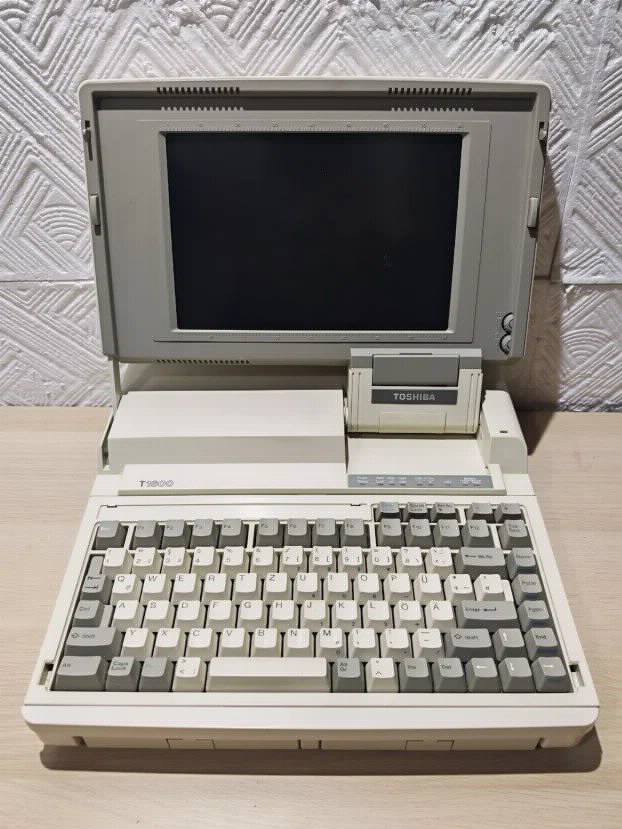RETRO RETKO Toshiba T1600 286 Tokyo Japan