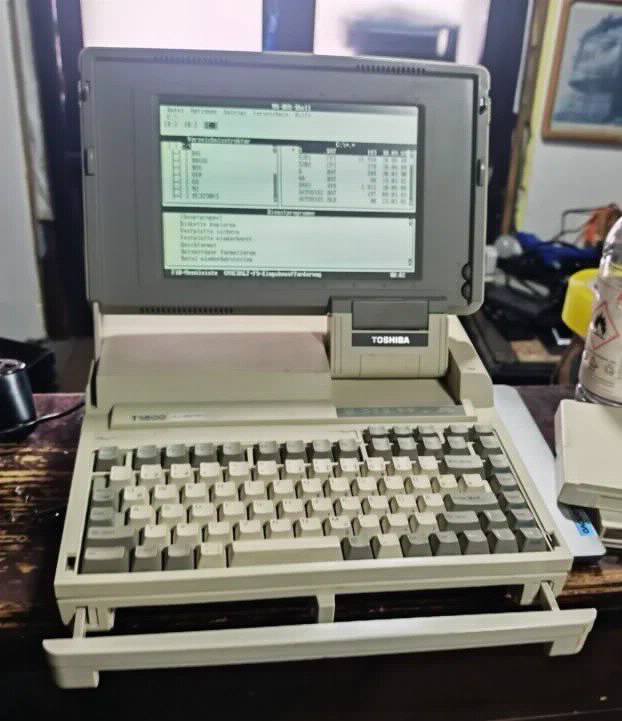 RETRO RETKO Toshiba T1600 286 Tokyo Japan