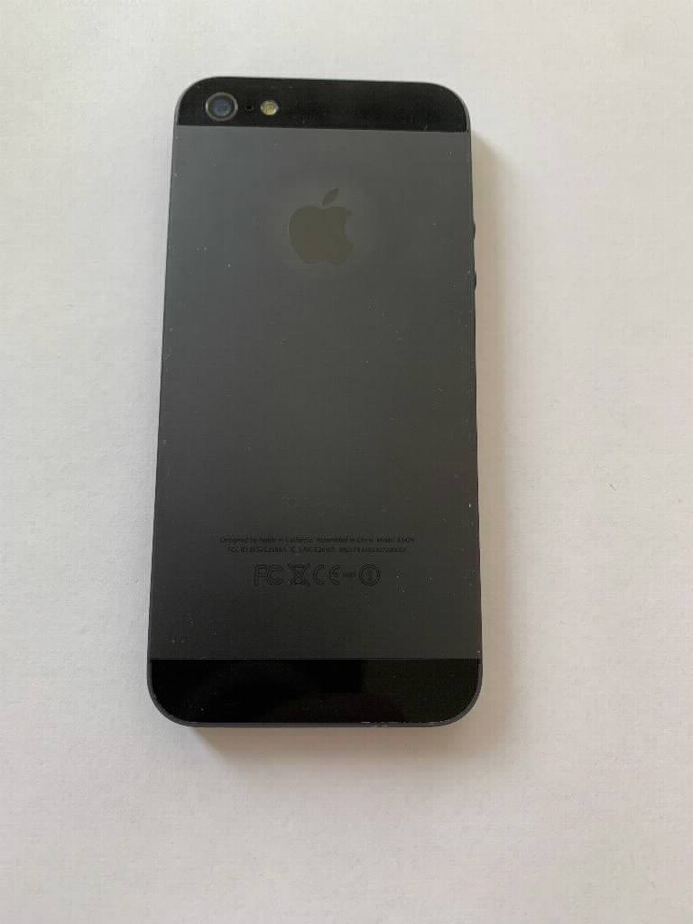 Iphone 5 32gb crni