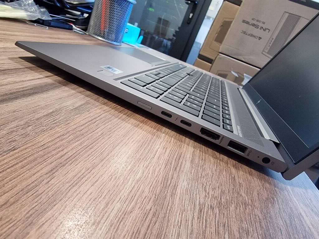HP Zbook firefly 15G7/ i7/32gb/512/nvidia P520/NOV
