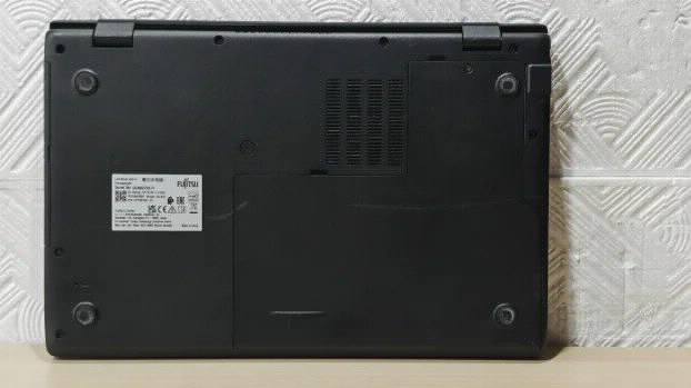 Fujitsu A serija i3 10gen 8gb 256ssd 15.6 FullHD