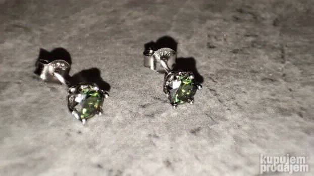 NOVO: S925 Mindjuse 2 x 5mm/0,5CT Zeleni Mojsanit Dijamant