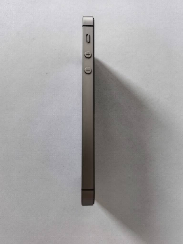 Iphone SE 2016 32gb crni