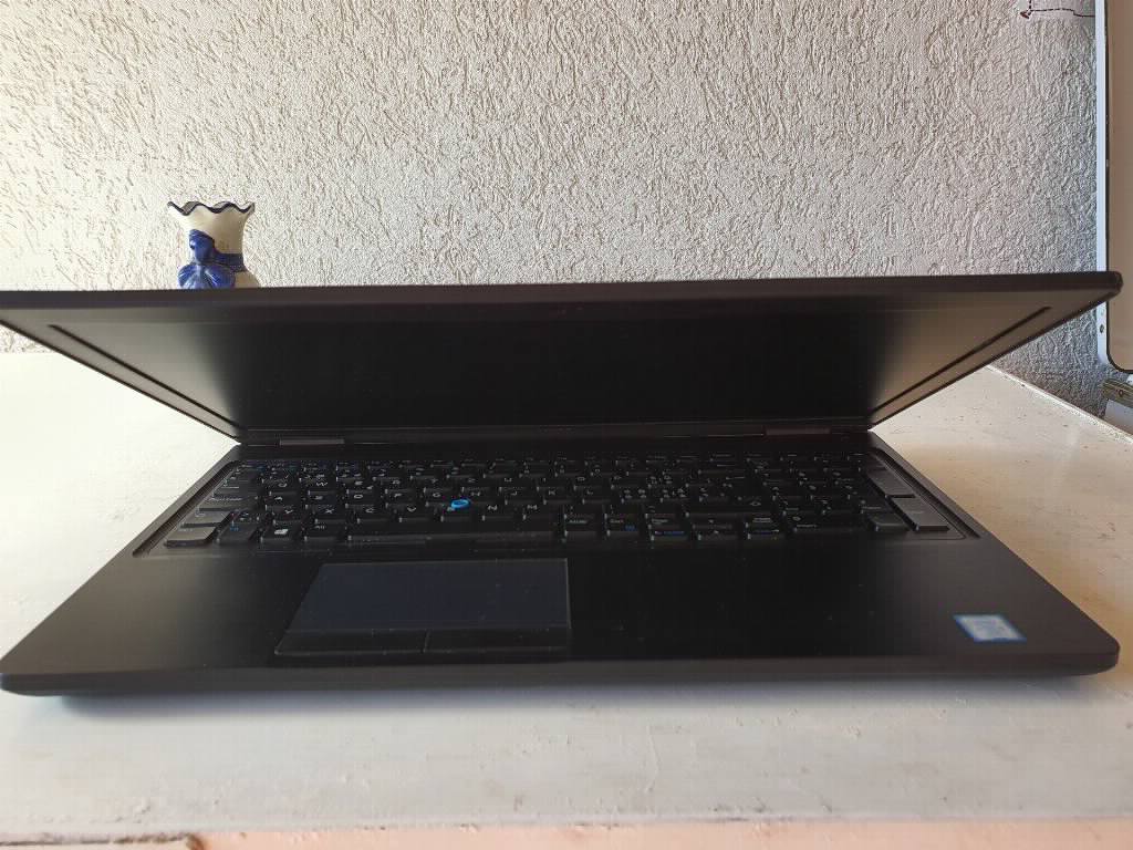 Dell Latitude 5590 - i5, 16GB RAM, 256GB SSD