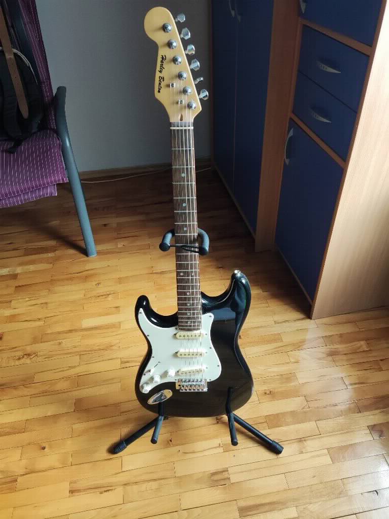 Harley Benton elektricna gitara za levoruke