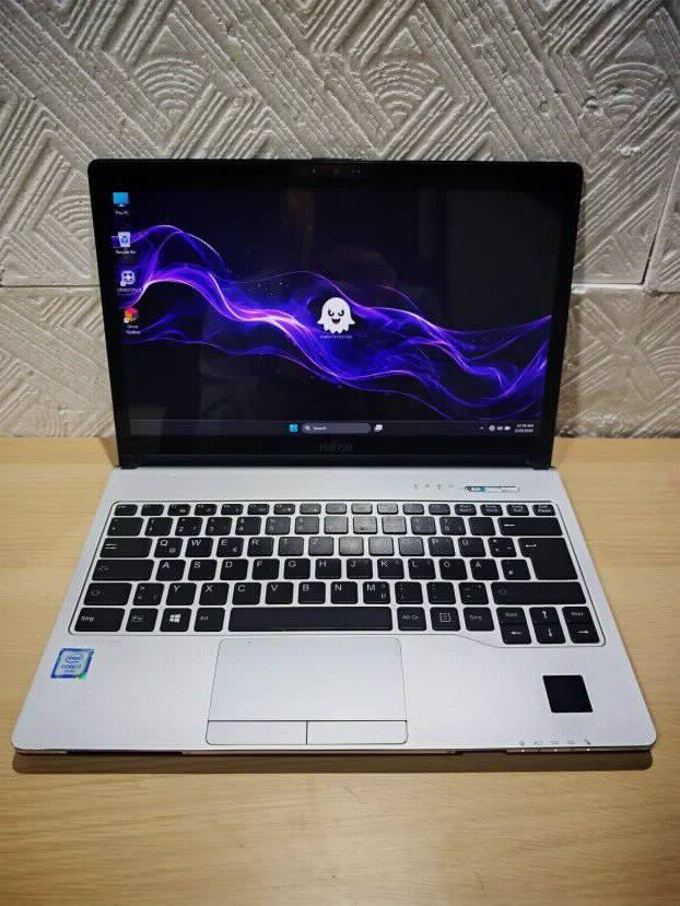 Fujitsu i7 6gen 8gb 256ssd touchscreen
