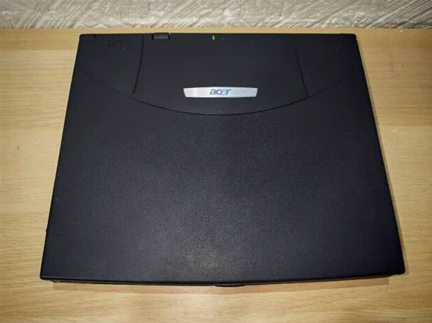 RETRO Acer 800mhz 512 ram  14.1inch Comport lpt  Windows xp