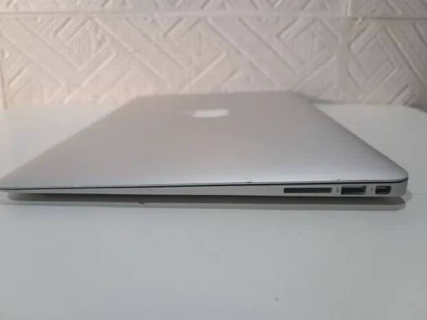 Macbook Air 2017 i5 8gb ram 128ssd 13.3 inch Monterey