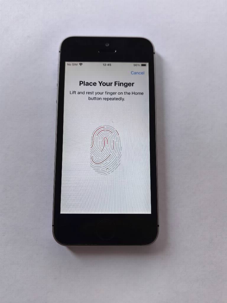 Iphone SE 2016 32gb crni