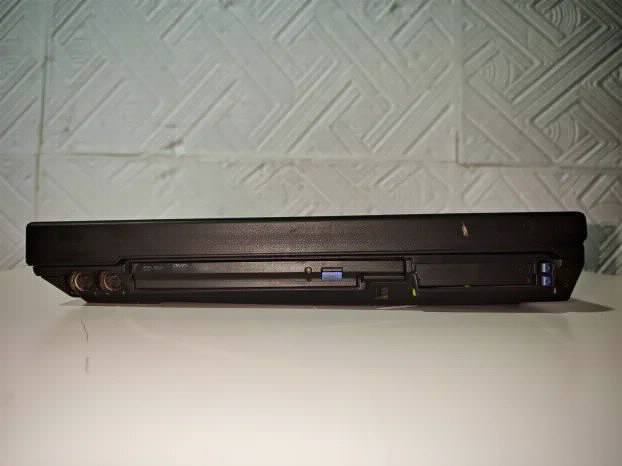 RETRO ibm A21p pentium 3 .256ram Com lpt floppi 1600x1200