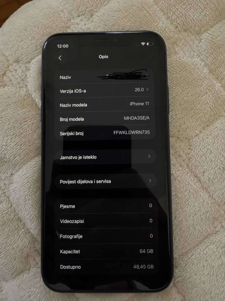 iPhone 11 64GB Crni - Perfektno Očuvan