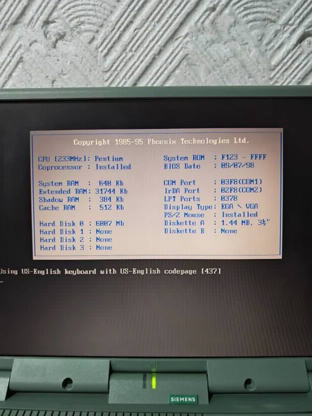 RETRO siemens 233mhz 32ram 6gb windows 98 com lpt