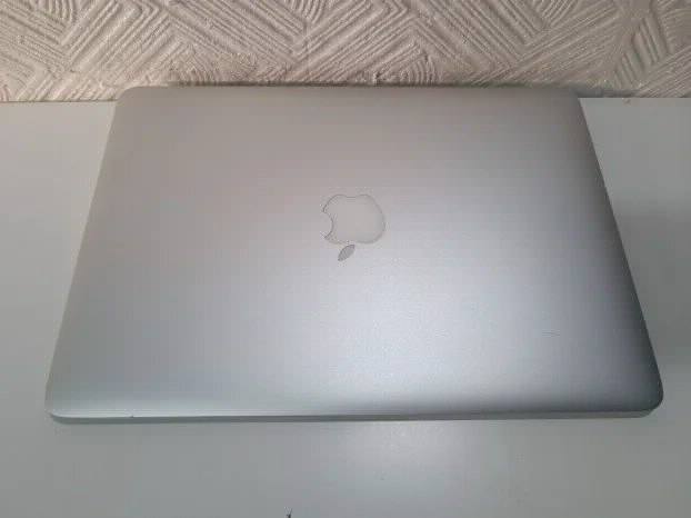 Macbook Air 2017 i5 8gb ram 128ssd 13.3 inch Monterey