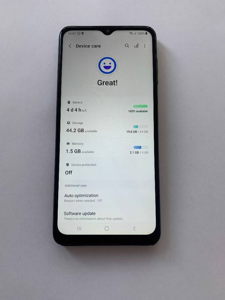 Samsung A12 64gb crni