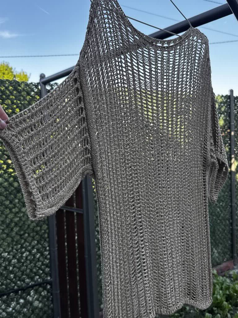 Rupičasta oversize haljina za plažu medium