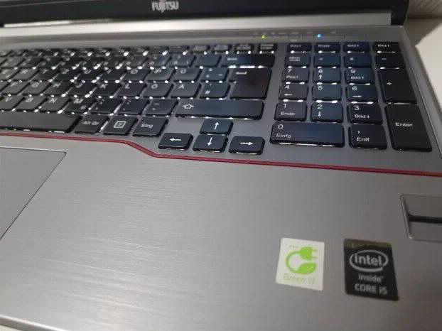 Fujitsu Lifebook E i5 4gen 4gb ram 128ssd 15.6 FHD