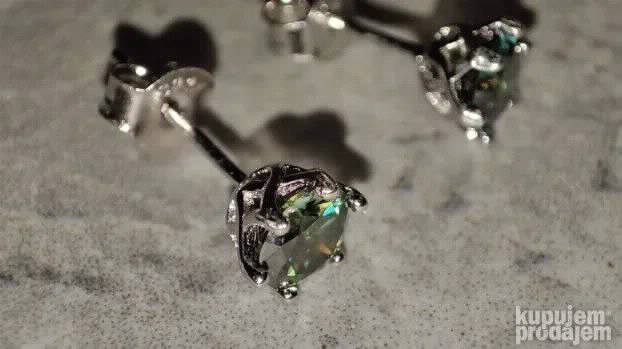 NOVO: S925 Mindjuse 2 x 5mm/0,5CT Zeleni Mojsanit Dijamant