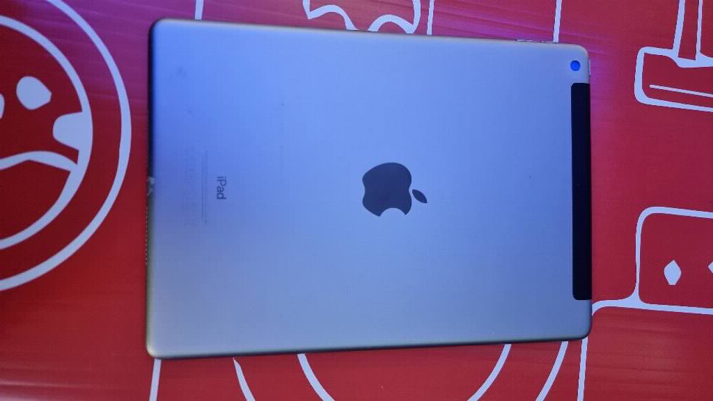Apple IPad 5th Gen 9.7 Inch 32GB Wi-fi Cellular A1823
