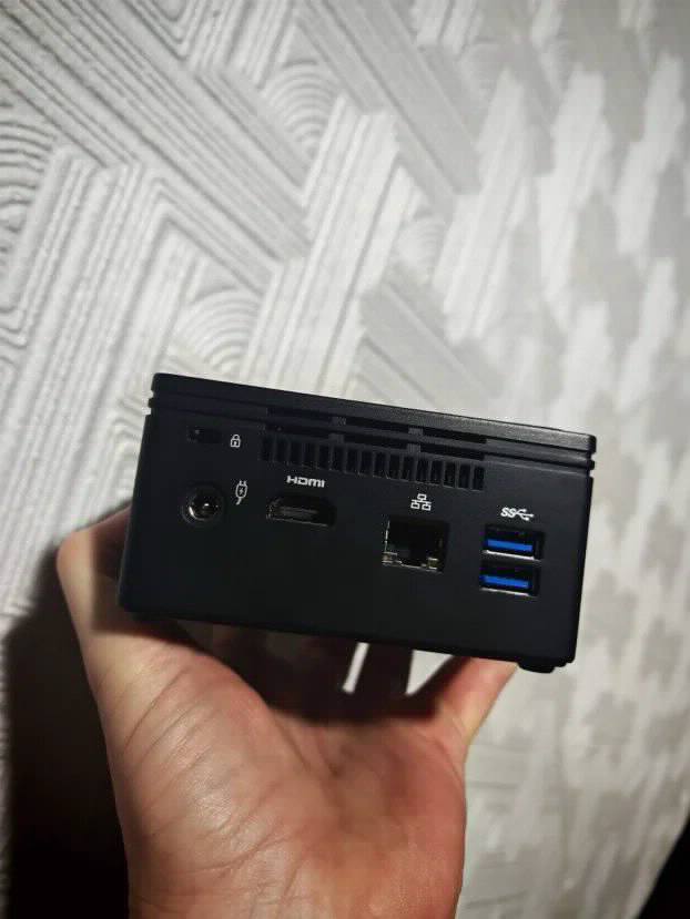 AKCIJA Gigabyte Brix Nuc . Intel 4gb 256ssd wifi Windows 10