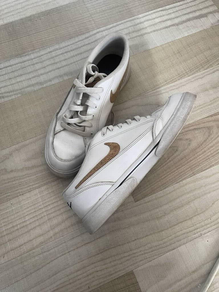 Bele Nike patike 42