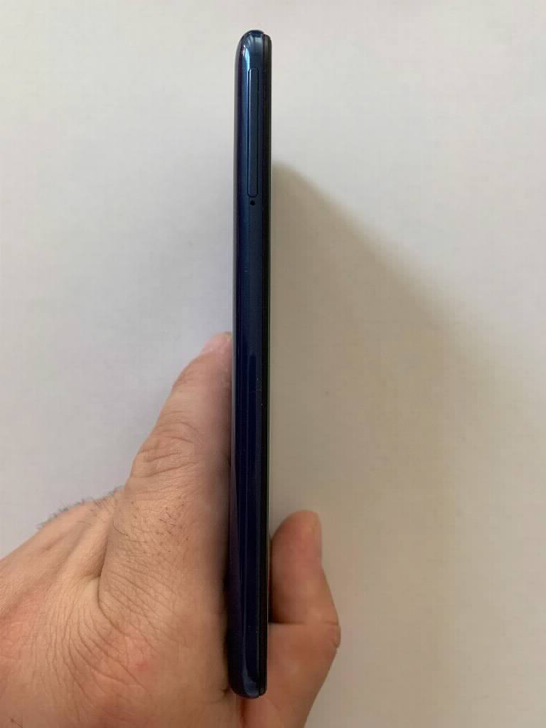 Samsung A20e plavi