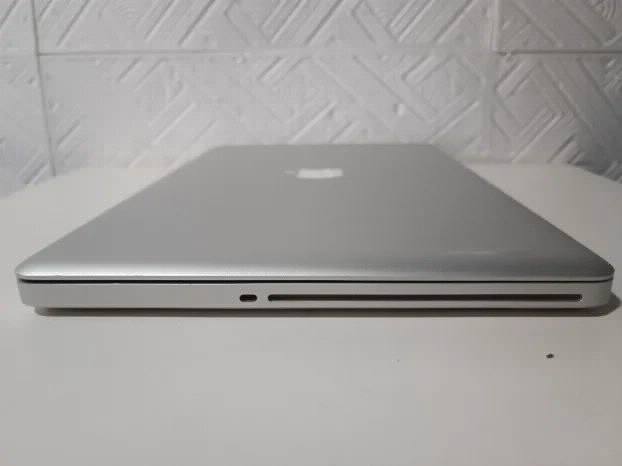 Macbook Pro 15inch i7 4gb 500gb El capitan
