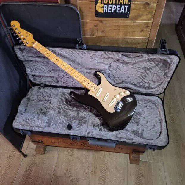 Fender American Ultra Stratocaster MN Texas Tea+Case-ZAMENA