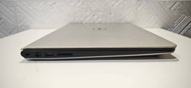 Dell 15 5000 i7 5gen 8gb 256ssd 15.6 2gpu