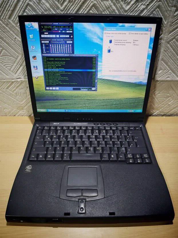 RETRO Acer 800mhz 512 ram  14.1inch Comport lpt  Windows xp