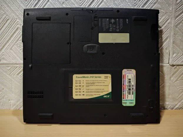 RETRO Acer 800mhz 512 ram  14.1inch Comport lpt  Windows xp