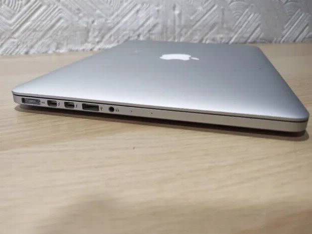 Apple Macbook Pro Early 2015 i5 8gb 256ssd Monterey