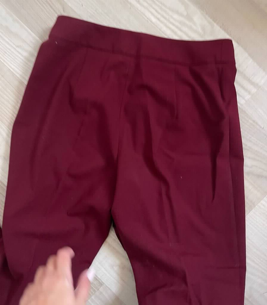 Bordo pantalone ravnih nogavica