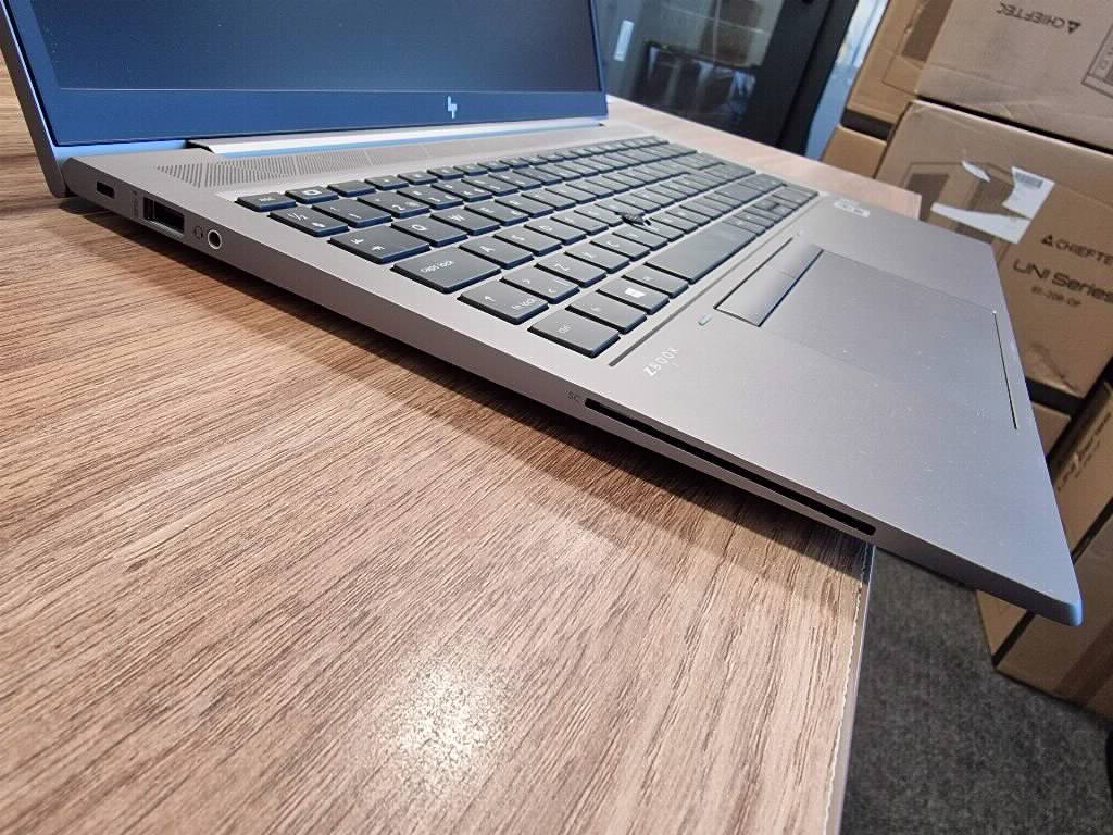 HP Zbook firefly 15G7/ i7/32gb/512/nvidia P520/NOV