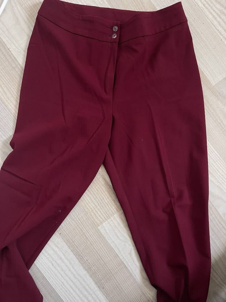 Bordo pantalone ravnih nogavica