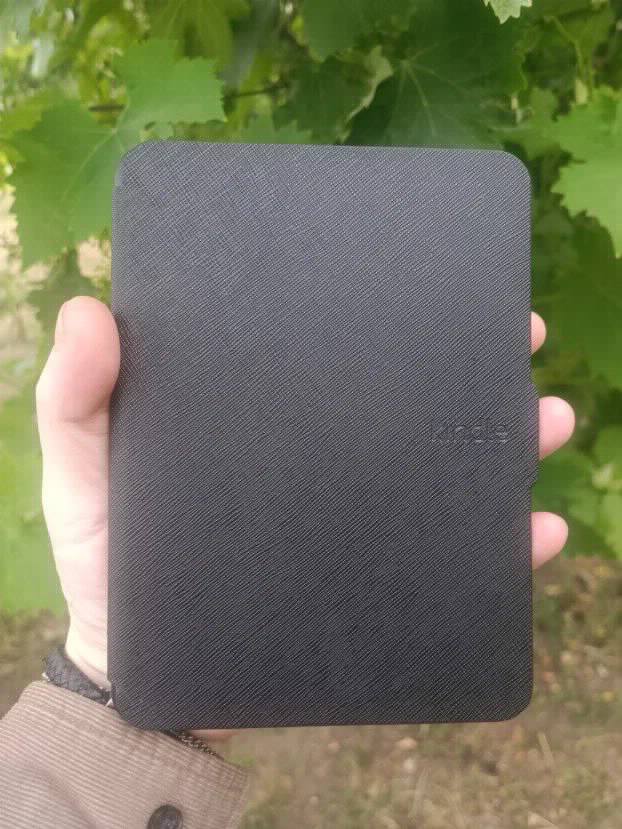 Amazon Kindle Basic 7 (4GB) + Nova Futrola + SF Biblioteka