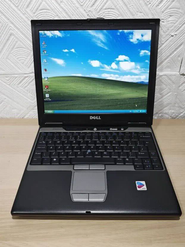 RETRO Dell D410 + cd Windows XP Pentium M 2gb 80gb
