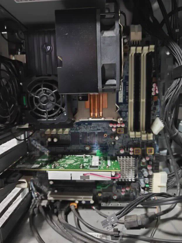 Hp Workstation Z420 32gb ram Xeon 256ssd Ati R7 200 600w