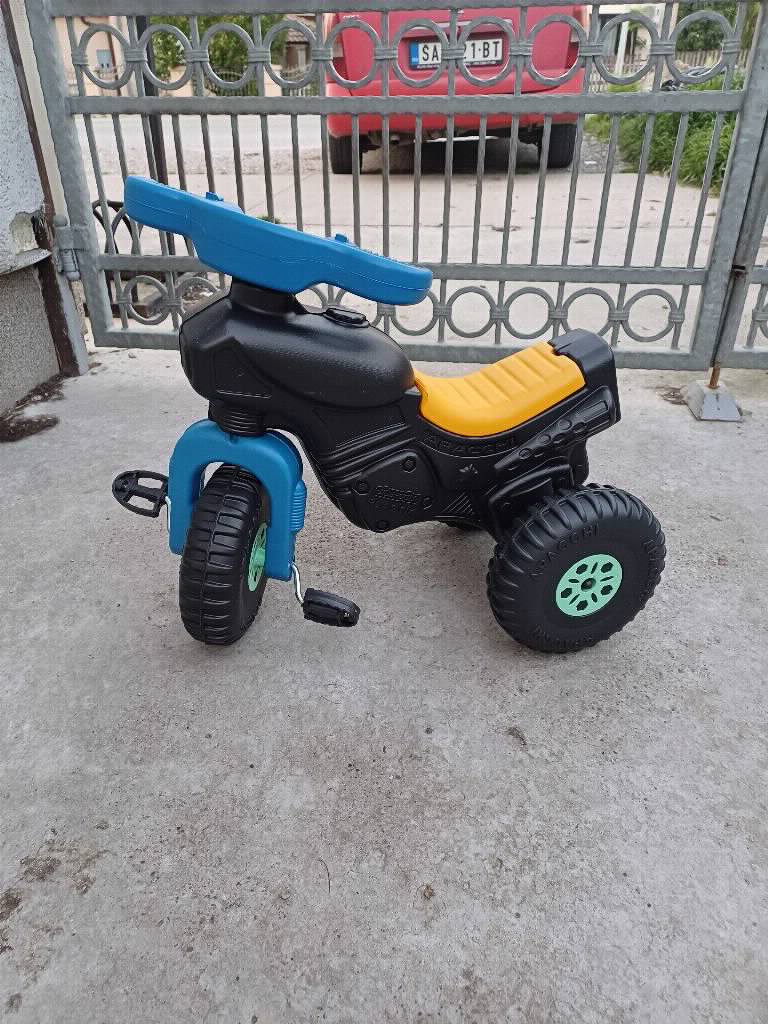 Novi motor za decu sa sigurnosnim ručkama