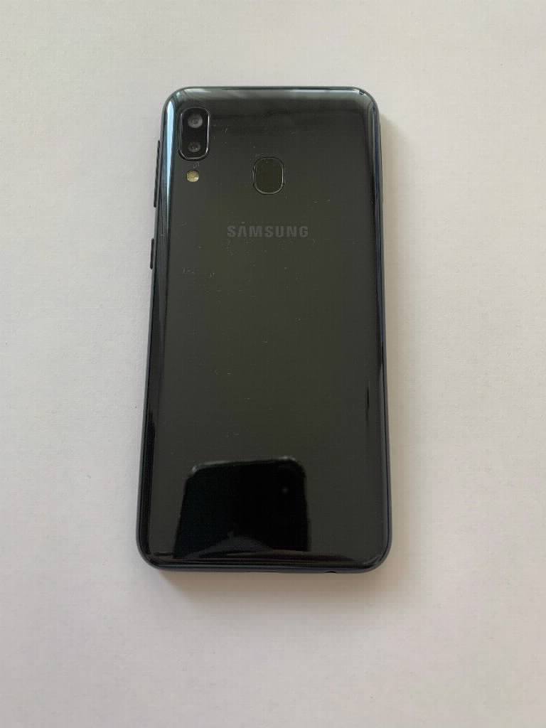 Samsung A20e crni