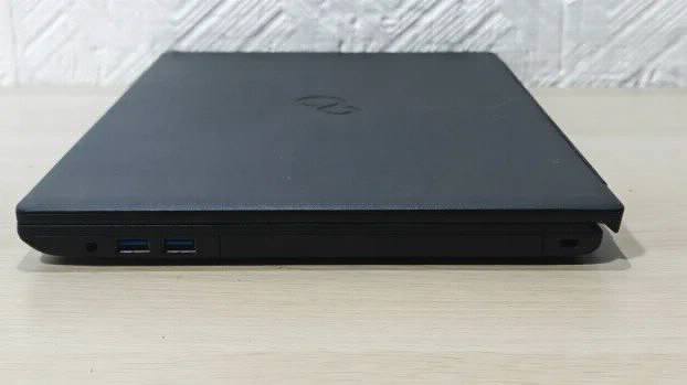Fujitsu A serija i3 10gen 8gb 256ssd 15.6 FullHD