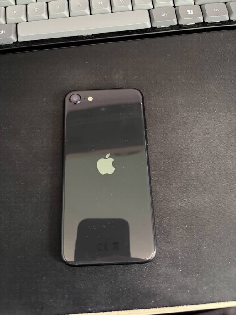 iPhone SE (2020) 64GB Crni– BH 86% Odličan, fabričko stanje