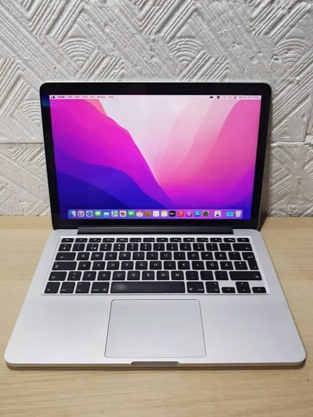 Apple Macbook Pro Early 2015 i5 8gb 256ssd Monterey