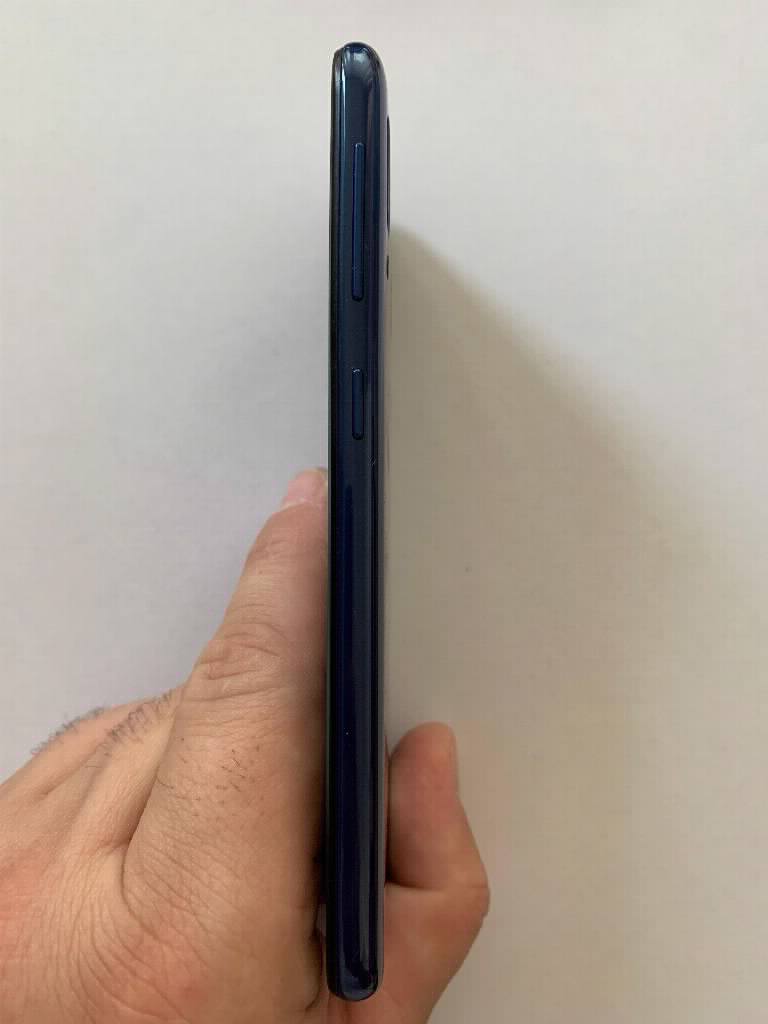 Samsung A20e plavi
