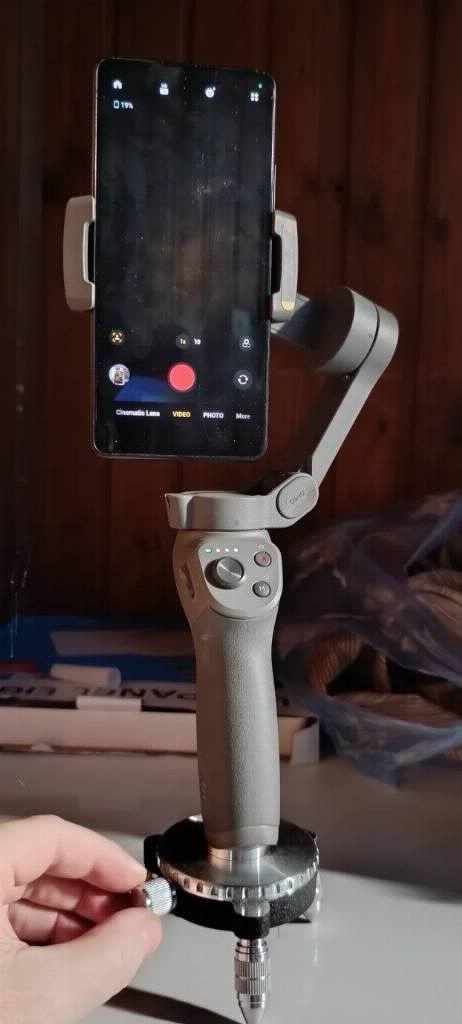 DJI Osmo Mobile 3 - Sklopiv gimbal + Metalna baza i Usb kabl